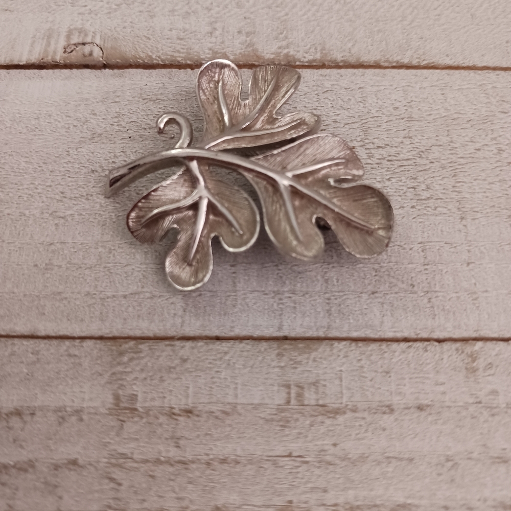 Vintage Silvertone Leaf Brooch